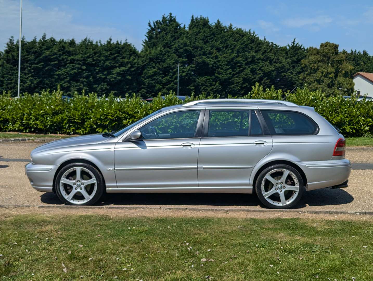 <p>2000 JAGUAR X-TYPE XS LE D ESTATE&nbsp;</p>