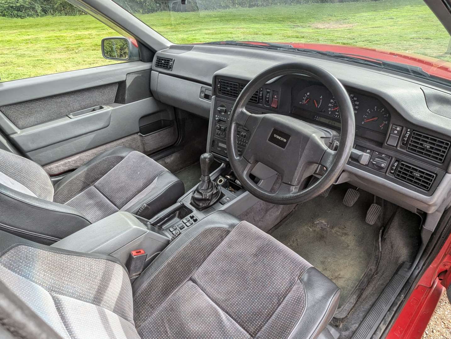 <p>1993 VOLVO 850 GLT</p>