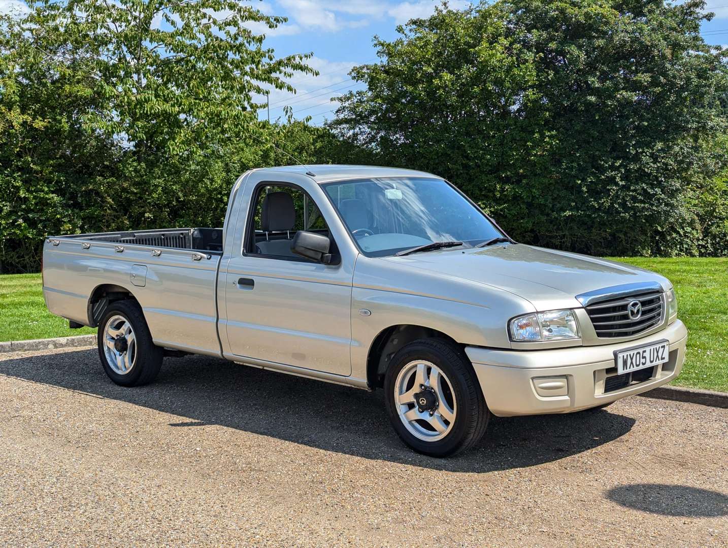 <p>2005 MAZDA B-SERIES 2500 SINGLE CAB PICK-UP</p>