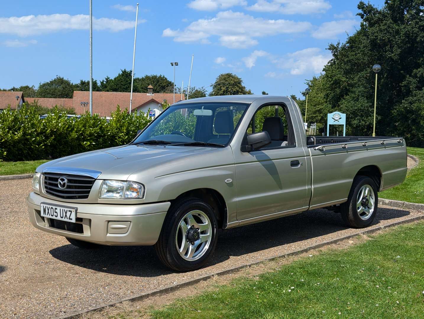 <p>2005 MAZDA B-SERIES 2500 SINGLE CAB PICK-UP</p>