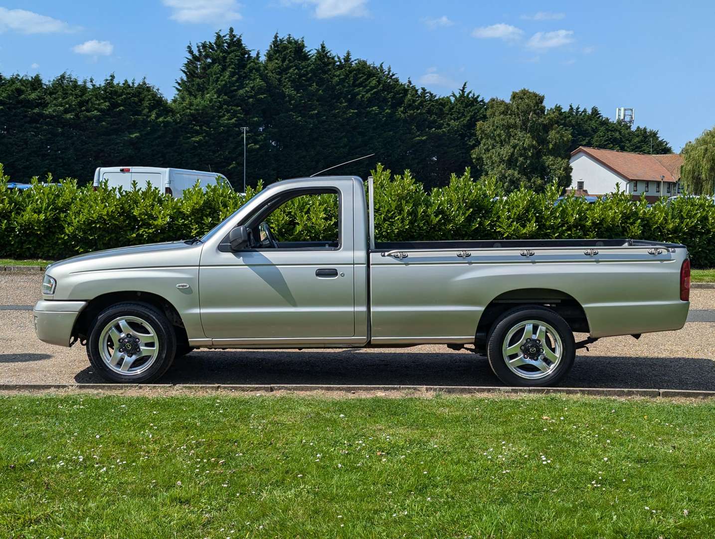 <p>2005 MAZDA B-SERIES 2500 SINGLE CAB PICK-UP</p>