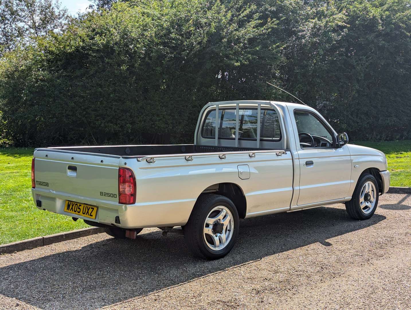 <p>2005 MAZDA B-SERIES 2500 SINGLE CAB PICK-UP</p>