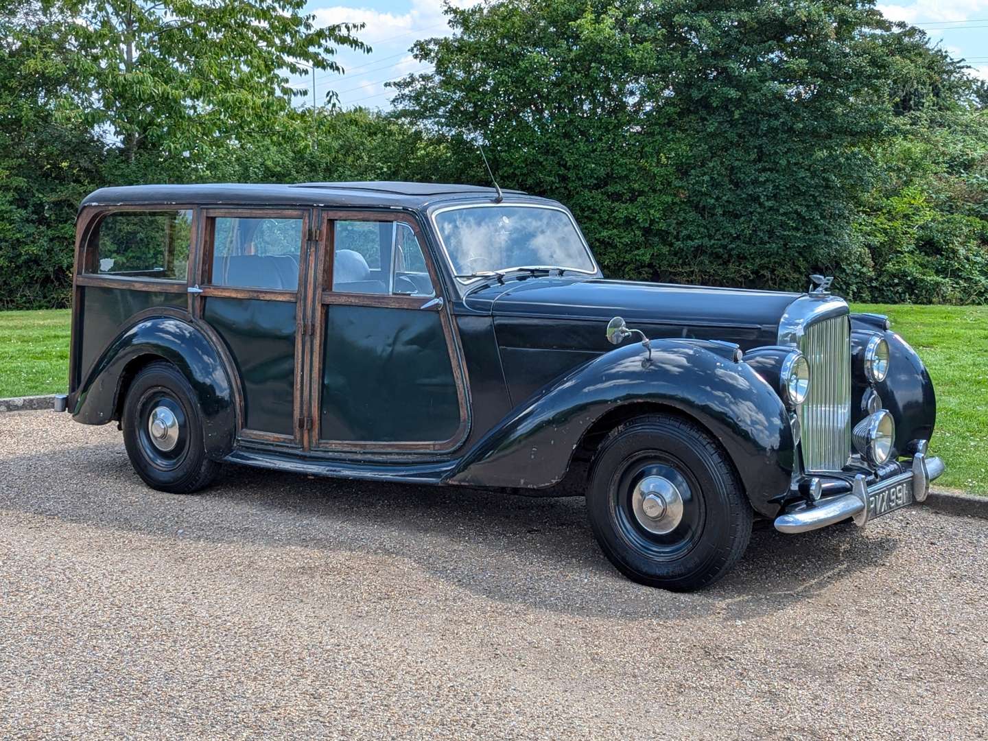 <p>1947 BENTLEY MKVI ESTATE&nbsp;</p>