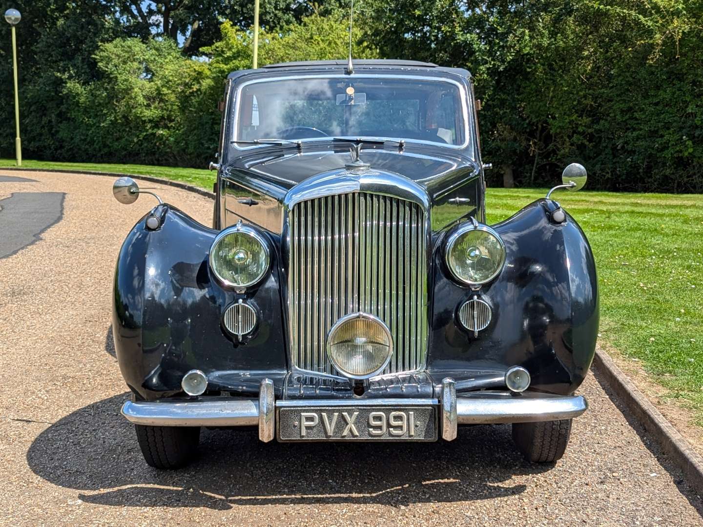 <p>1947 BENTLEY MKVI ESTATE&nbsp;</p>