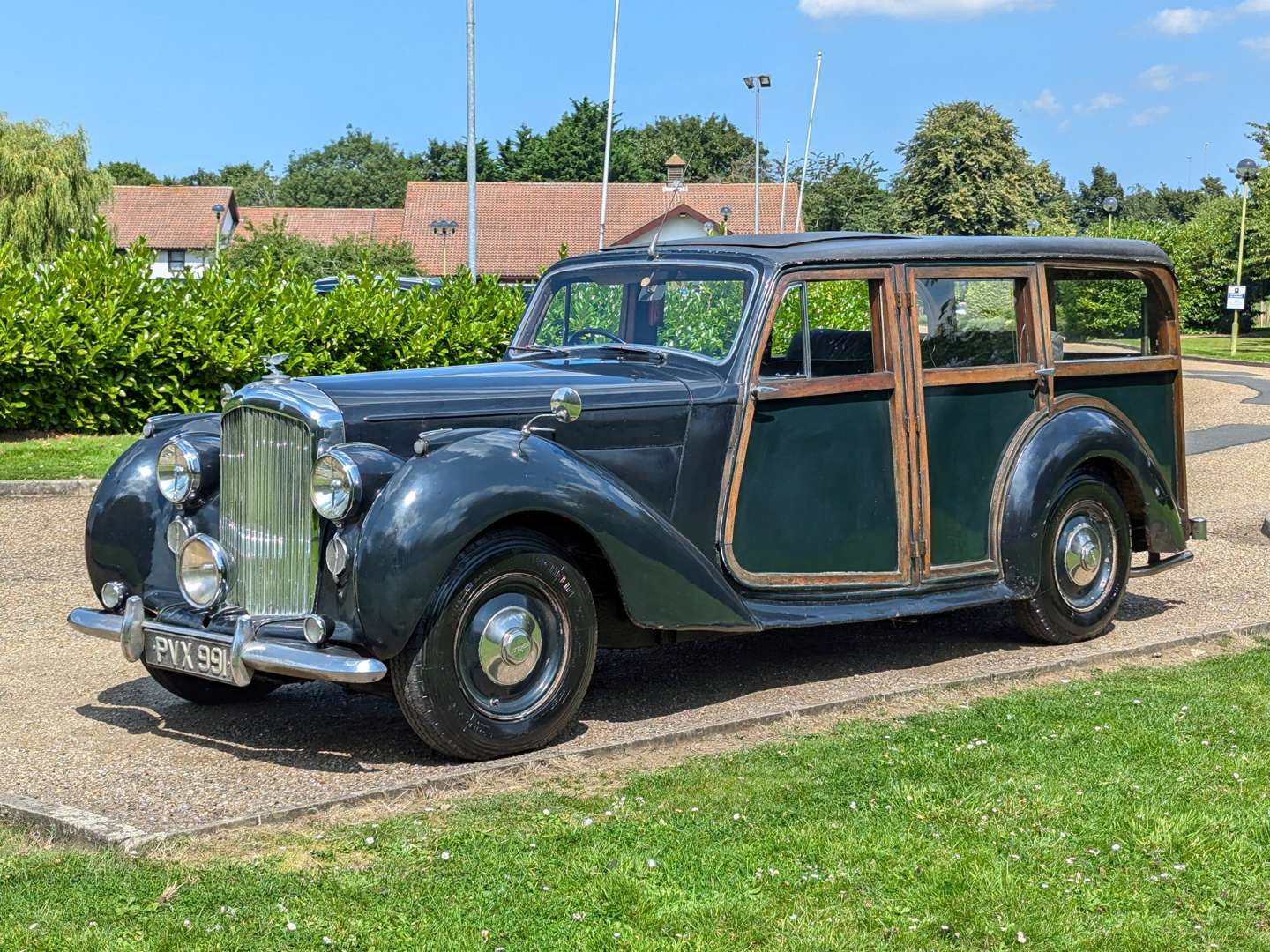 <p>1947 BENTLEY MKVI ESTATE&nbsp;</p>