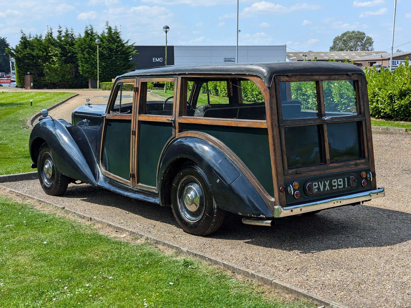 <p>1947 BENTLEY MKVI ESTATE&nbsp;</p>