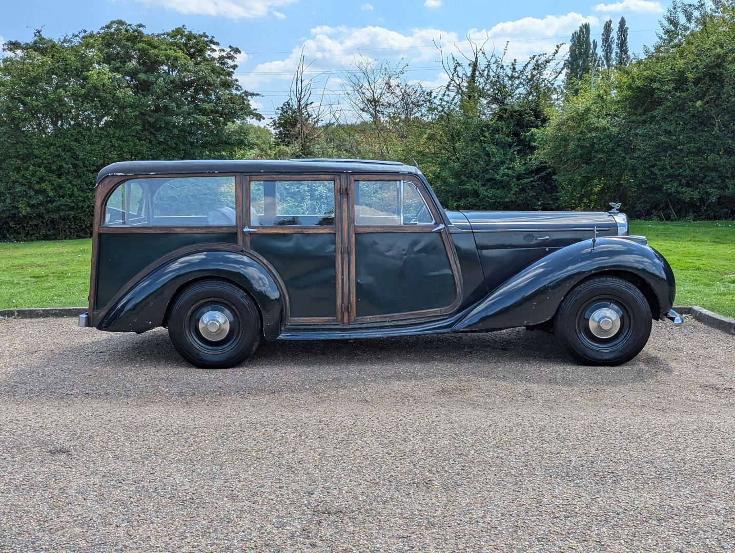 <p>1947 BENTLEY MKVI ESTATE&nbsp;</p>