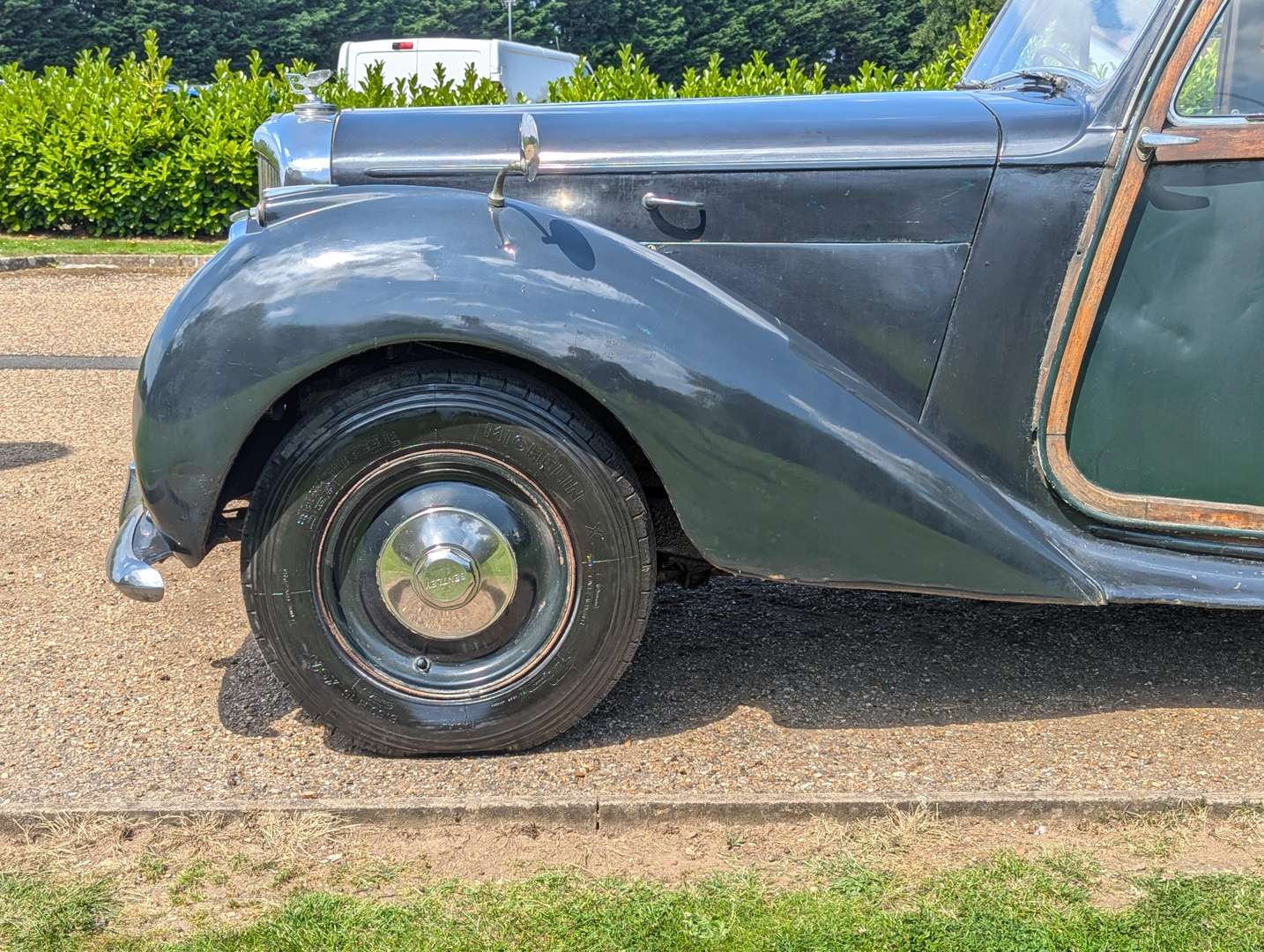 <p>1947 BENTLEY MKVI ESTATE&nbsp;</p>