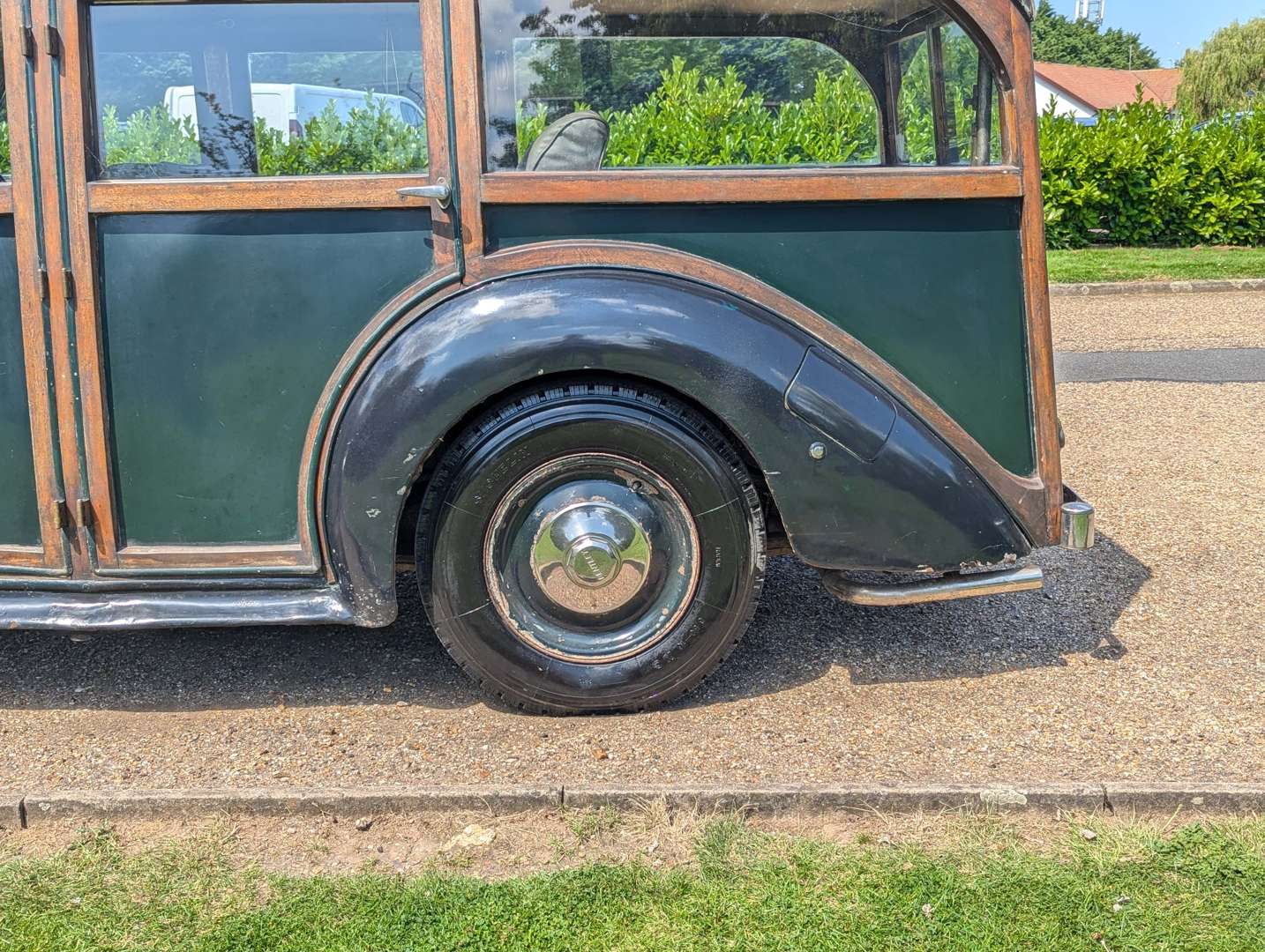 <p>1947 BENTLEY MKVI ESTATE&nbsp;</p>