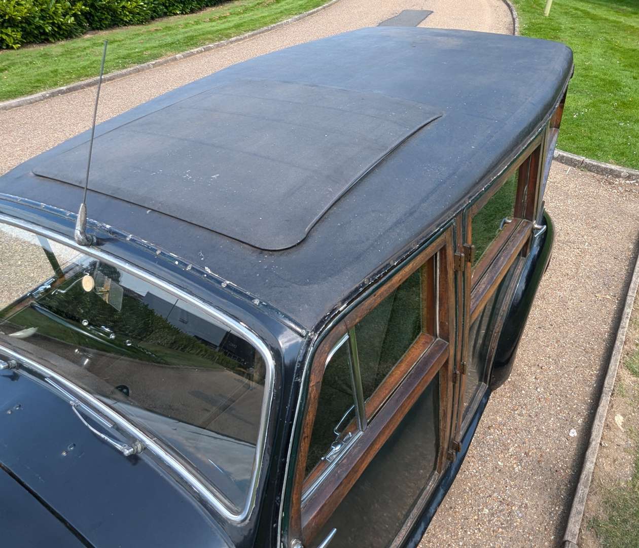 <p>1947 BENTLEY MKVI ESTATE&nbsp;</p>