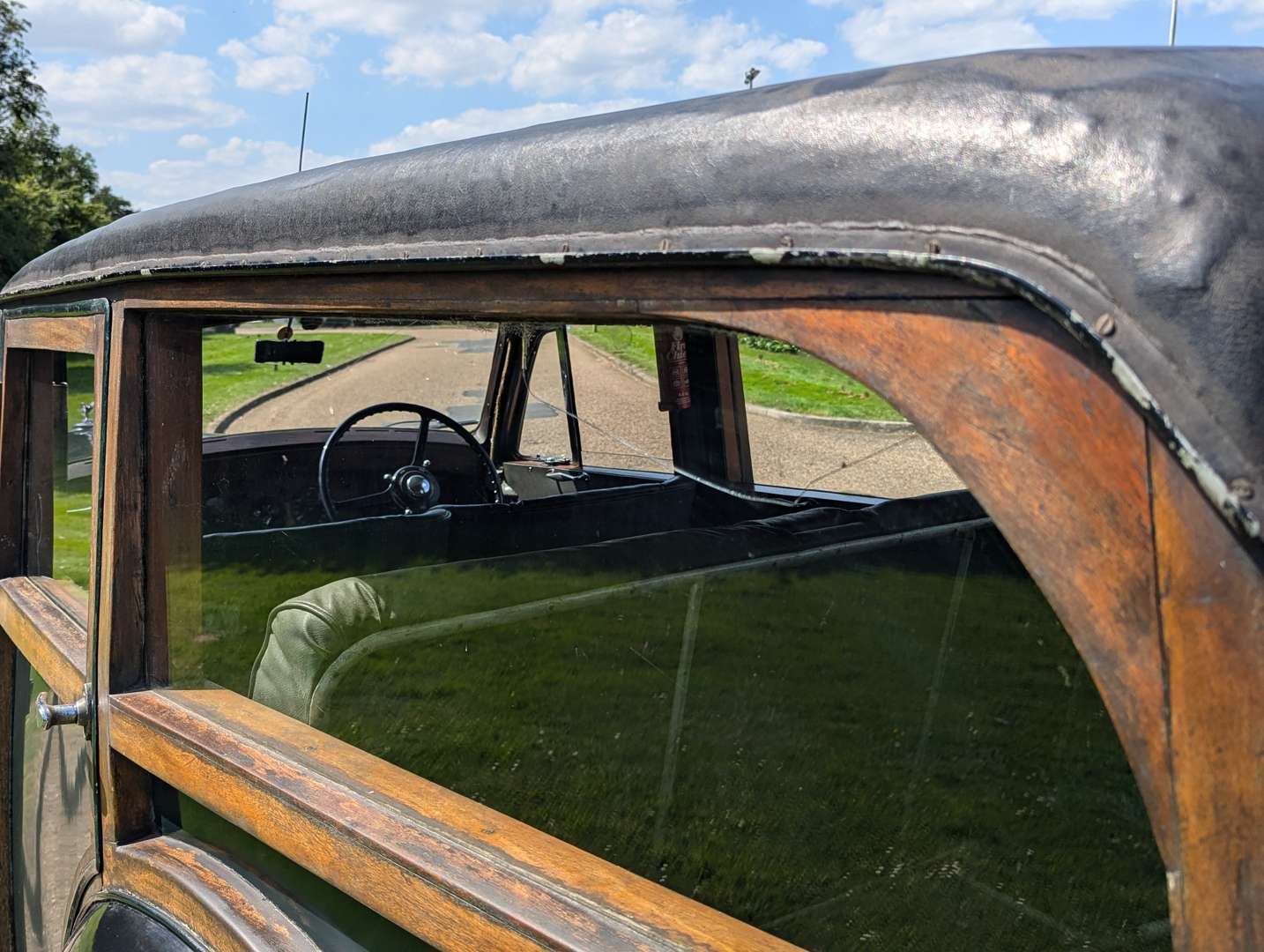 <p>1947 BENTLEY MKIV ESTATE&nbsp;</p>