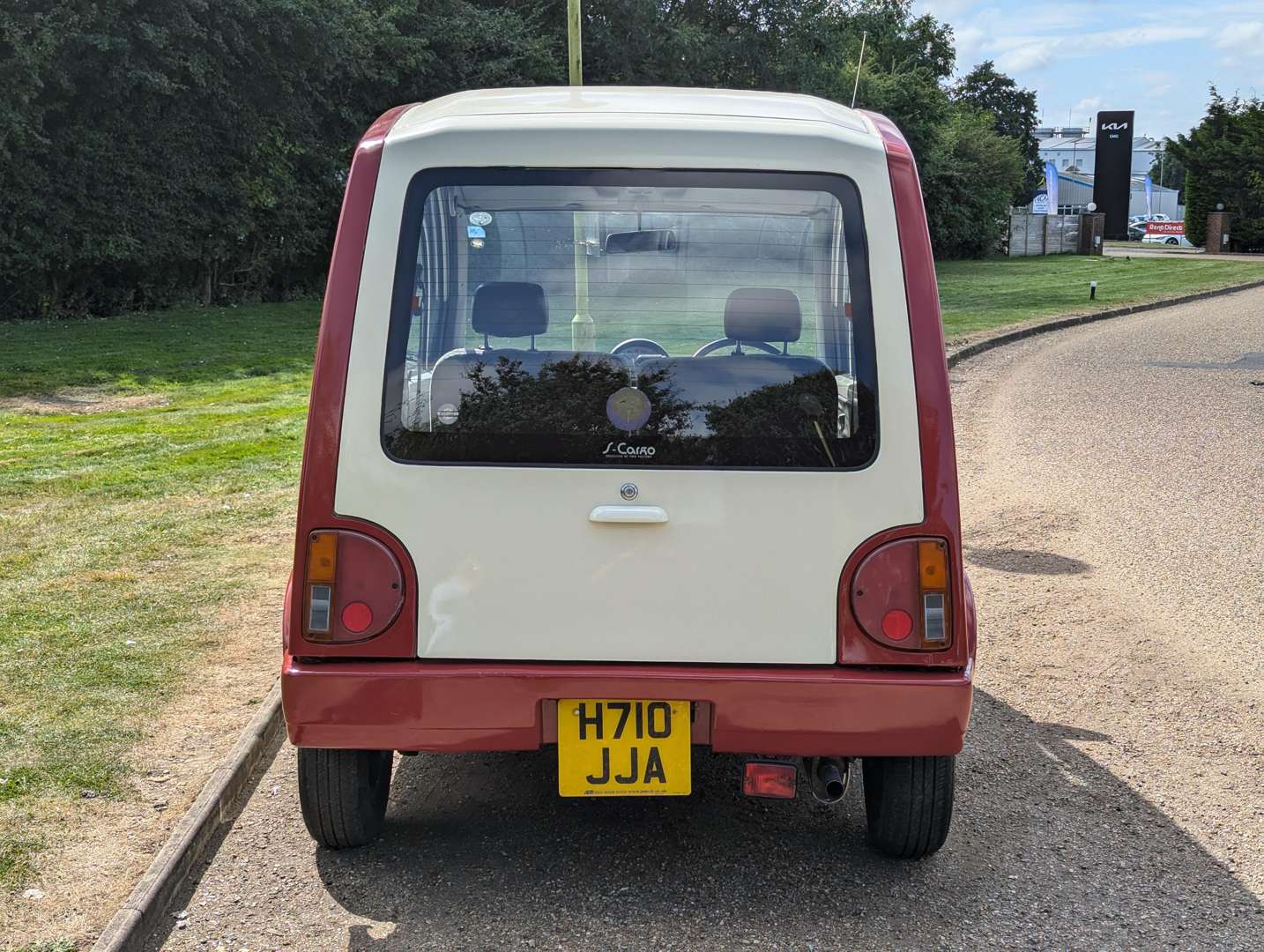 <p>1990 NISSAN S-CARGO AUTO&nbsp;</p>