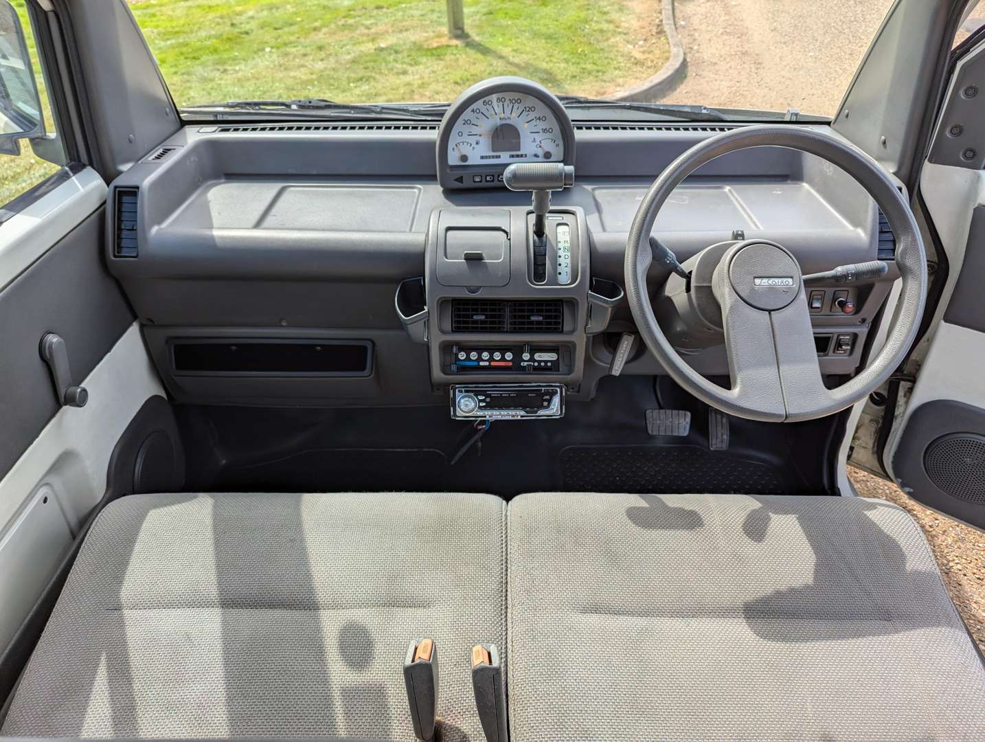 <p>1990 NISSAN S-CARGO AUTO&nbsp;</p>