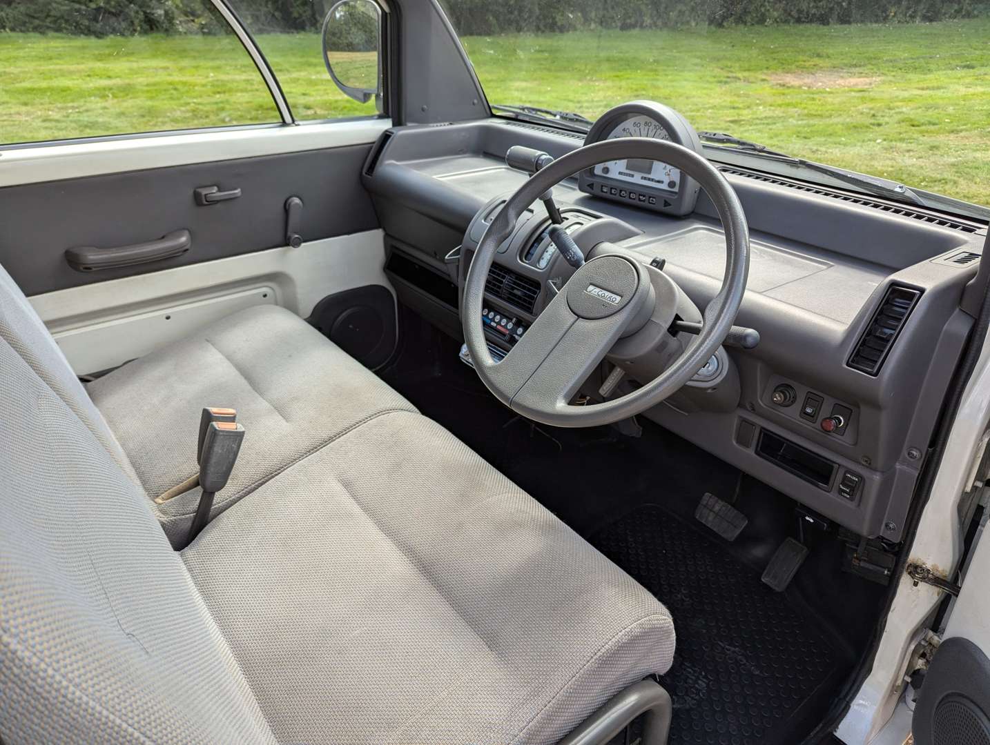 <p>1990 NISSAN S-CARGO AUTO&nbsp;</p>