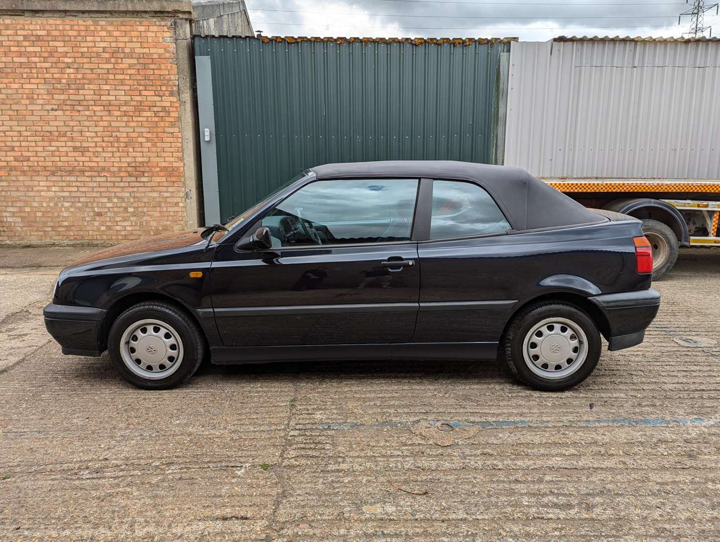 <p>1997 VW GOLF 1.8 CABRIOLET AUTO</p>