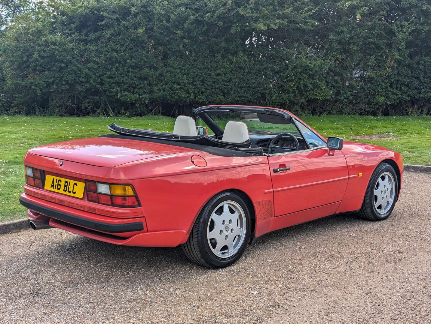 <p>1990 PORSCHE 944 S2 CABRIOLET&nbsp;</p>