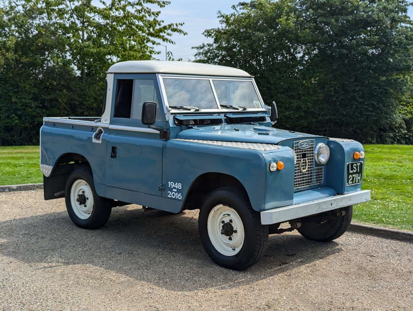 <p>1969 LAND ROVER 2A PICK-UP</p>