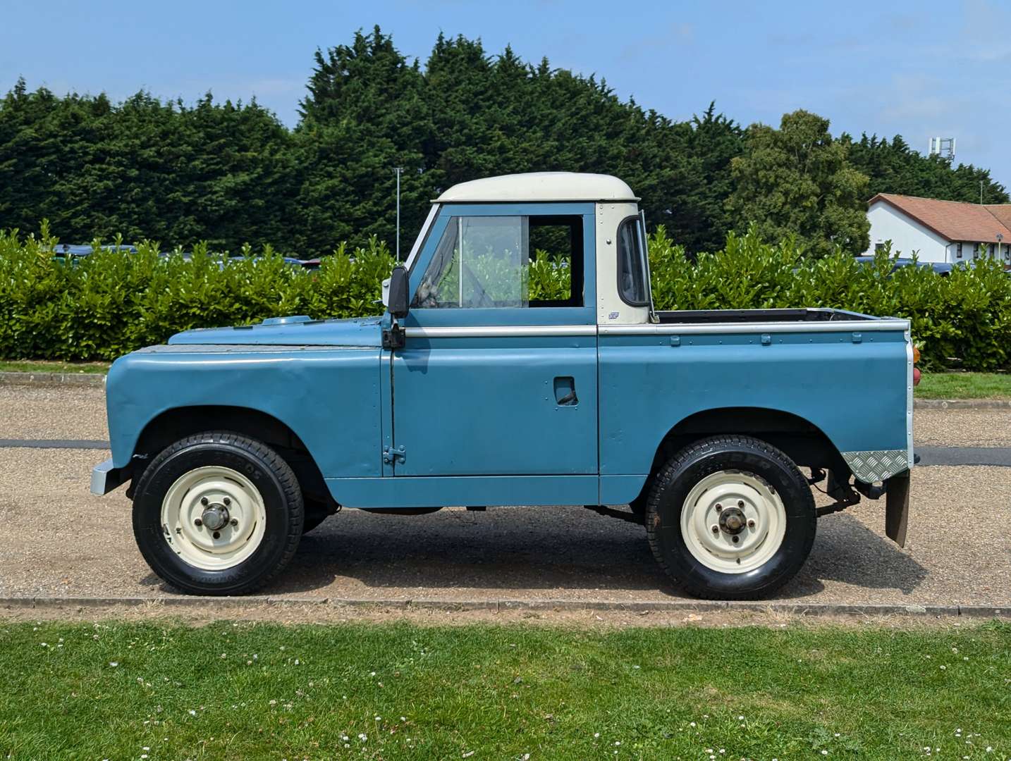 <p>1969 LAND ROVER 2A PICK-UP</p>