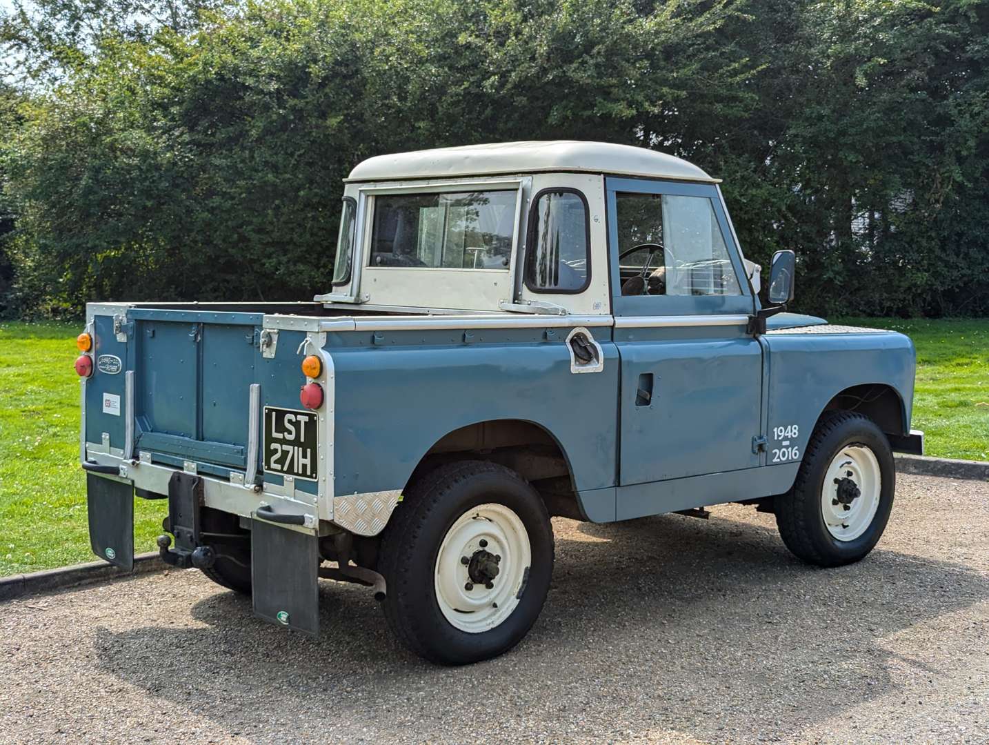 <p>1969 LAND ROVER 2A PICK-UP</p>