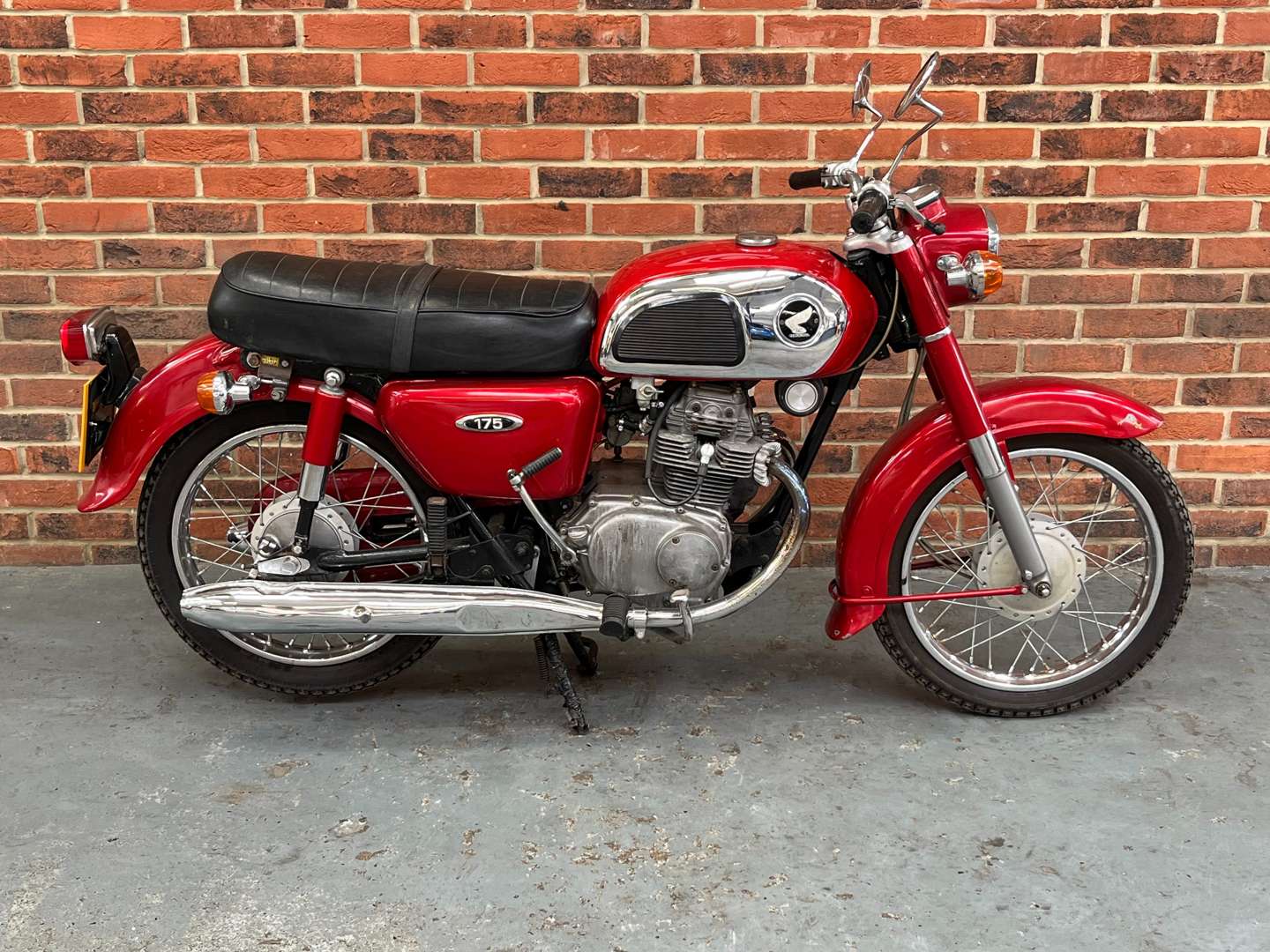 <p>1974 HONDA CD175</p>