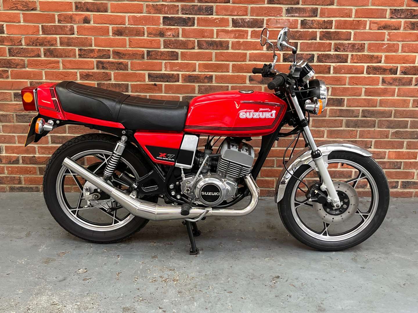 <p>1981 SUZUKI GT250 X7</p>