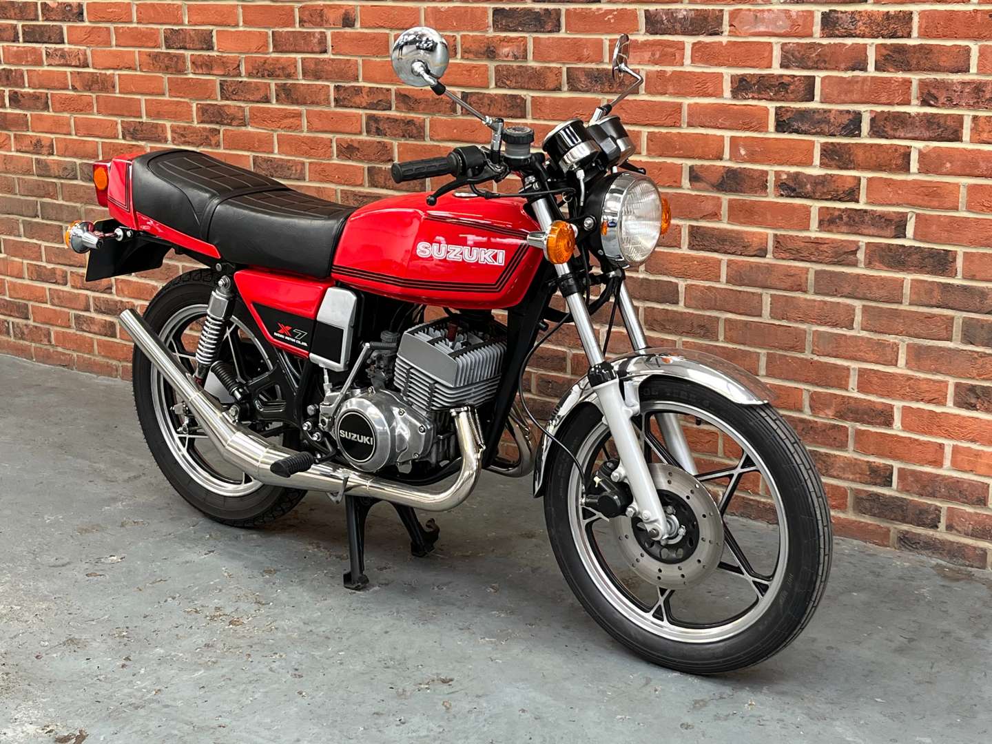 <p>1981 SUZUKI GT250 X7</p>