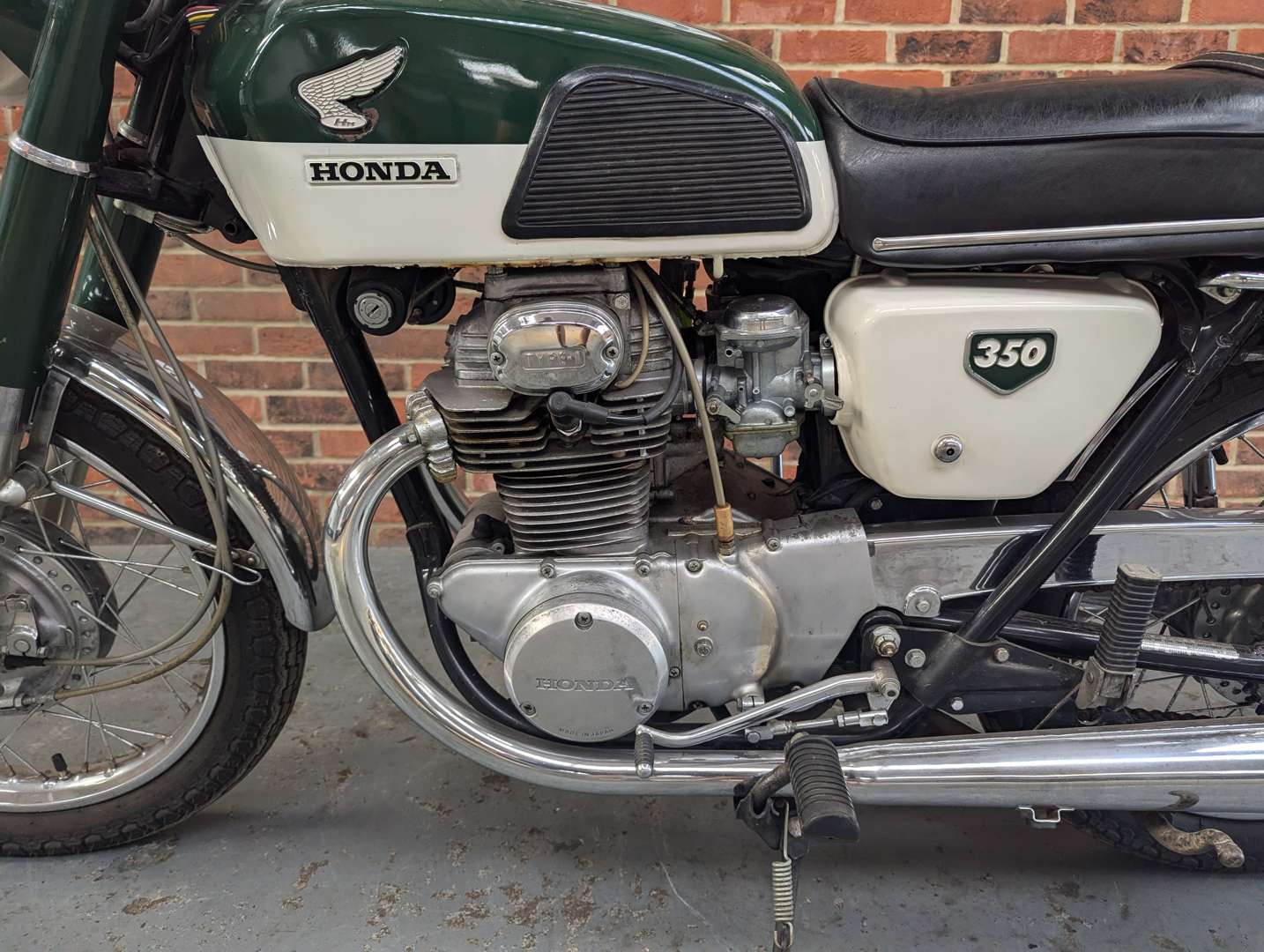 <p>1969 HONDA CB 350E</p>