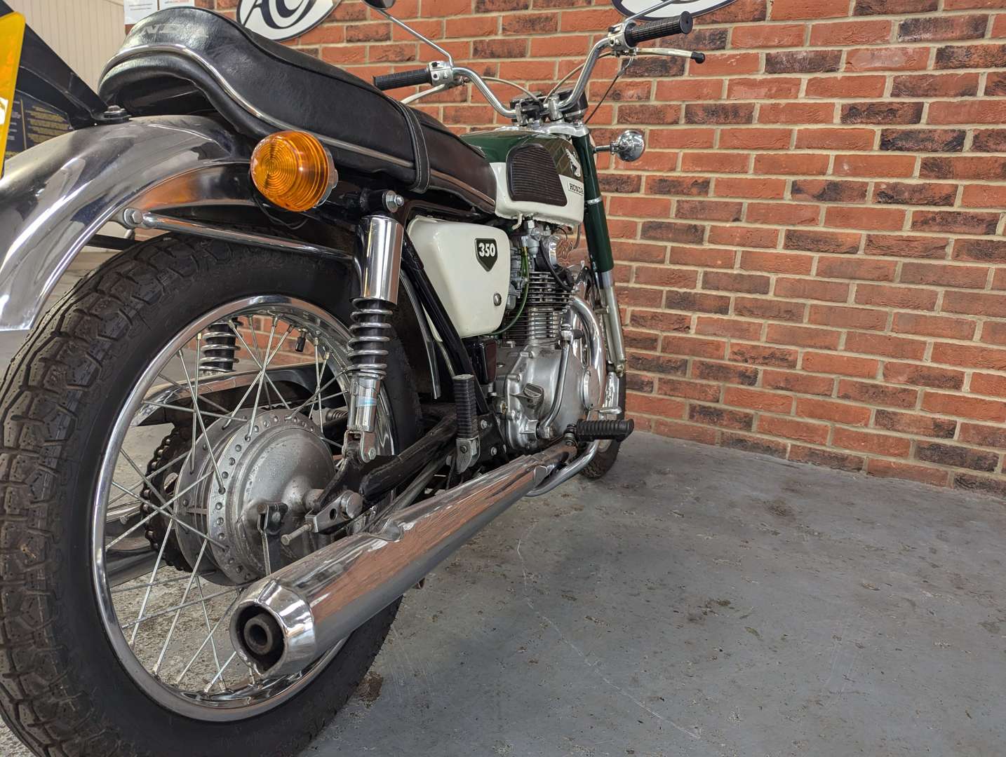 <p>1969 HONDA CB 350E</p>