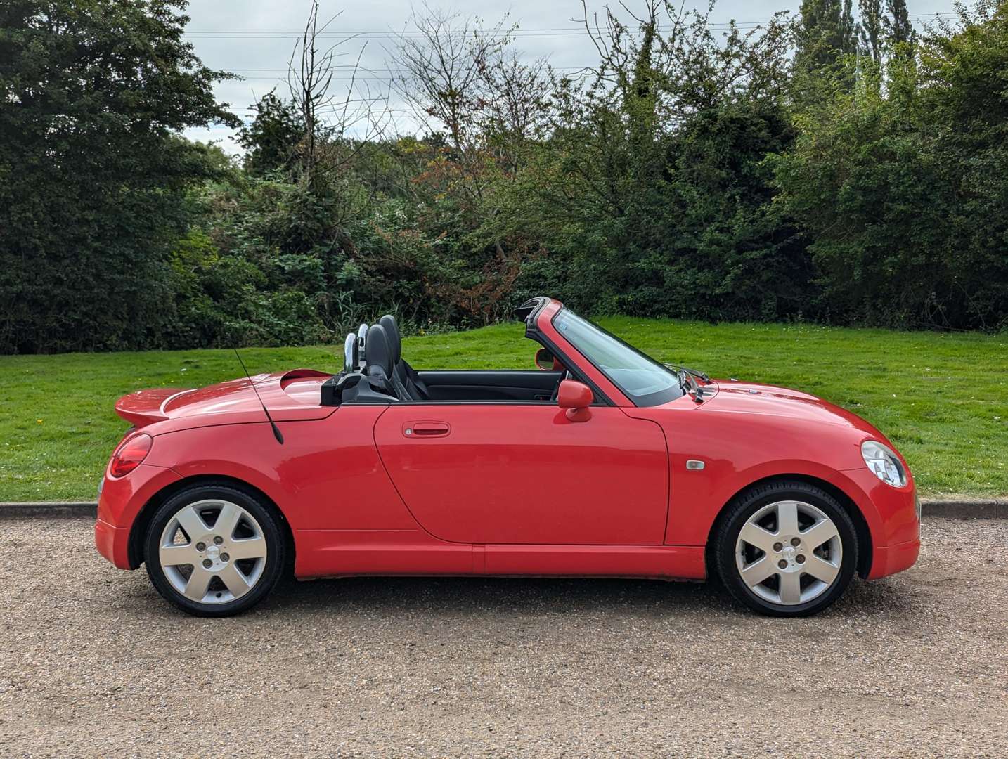 <p>2005 DAIHATSU COPEN</p>