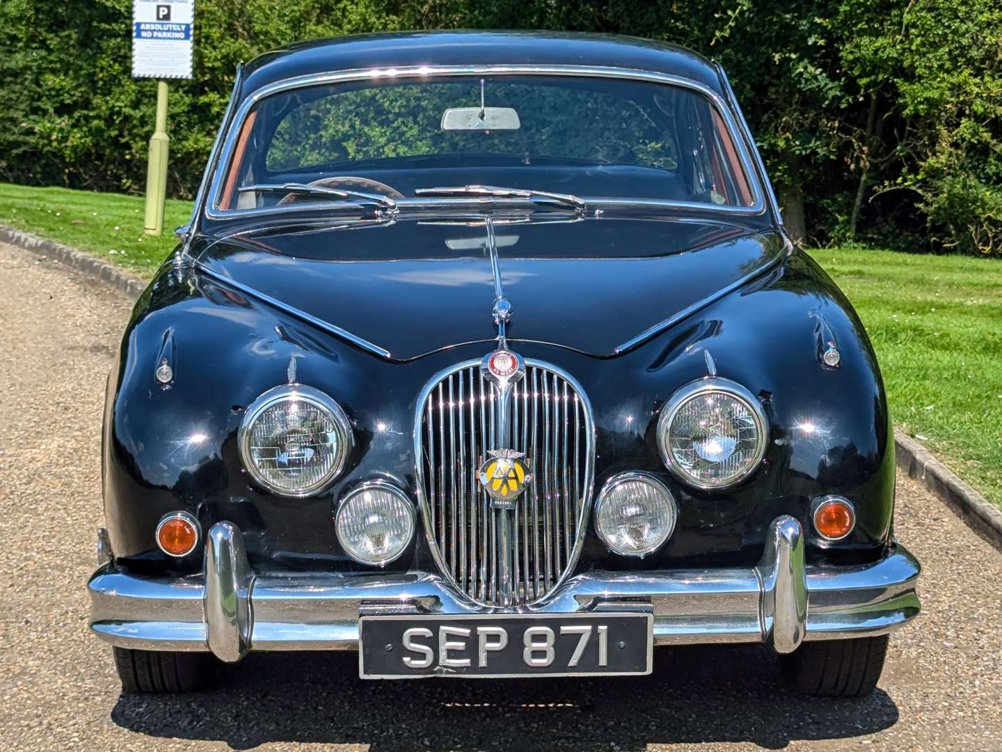 <p>1964 JAGUAR MKII 3.8 M.O.D</p>