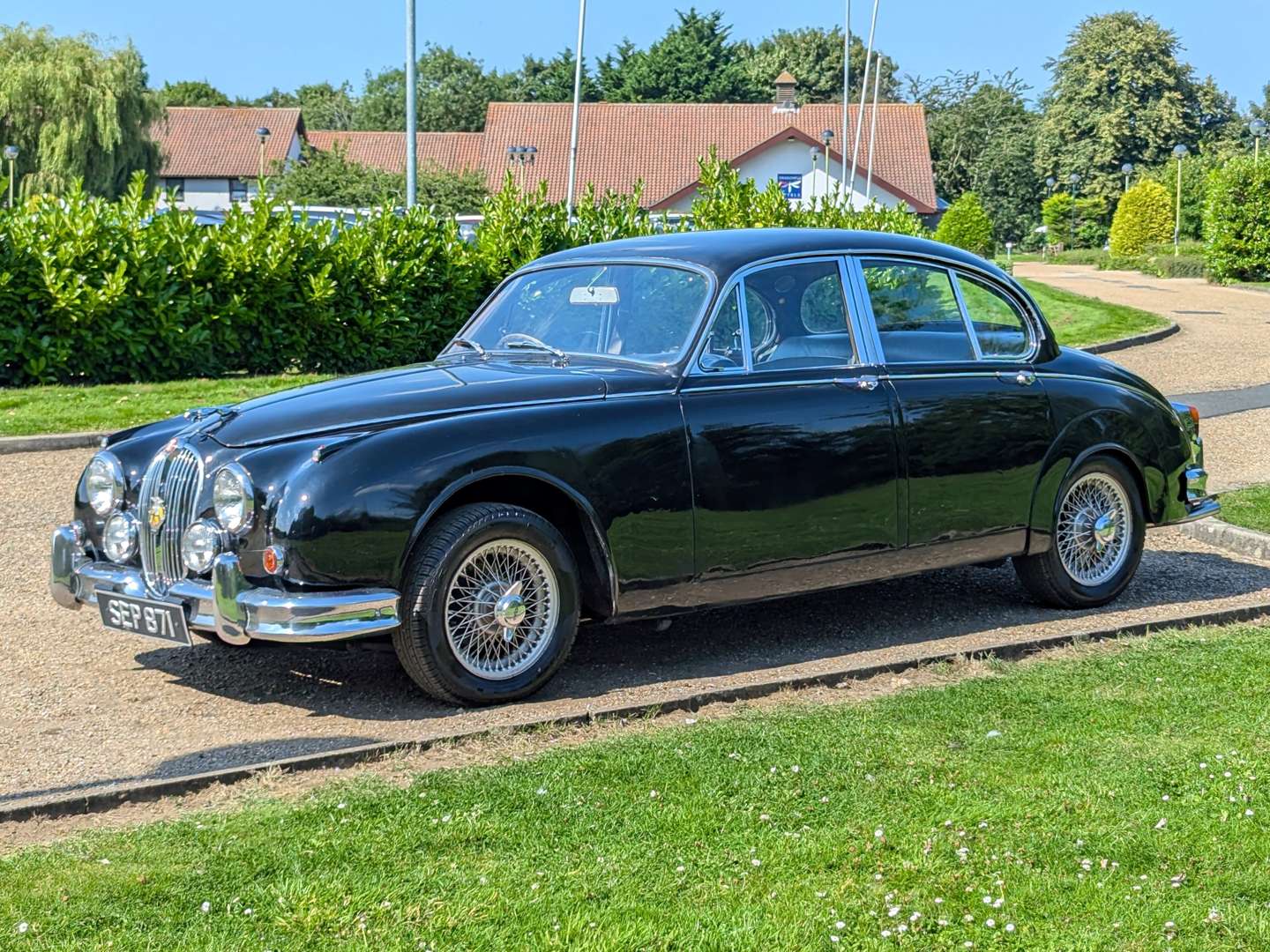 <p>1964 JAGUAR MKII 3.8 M.O.D</p>