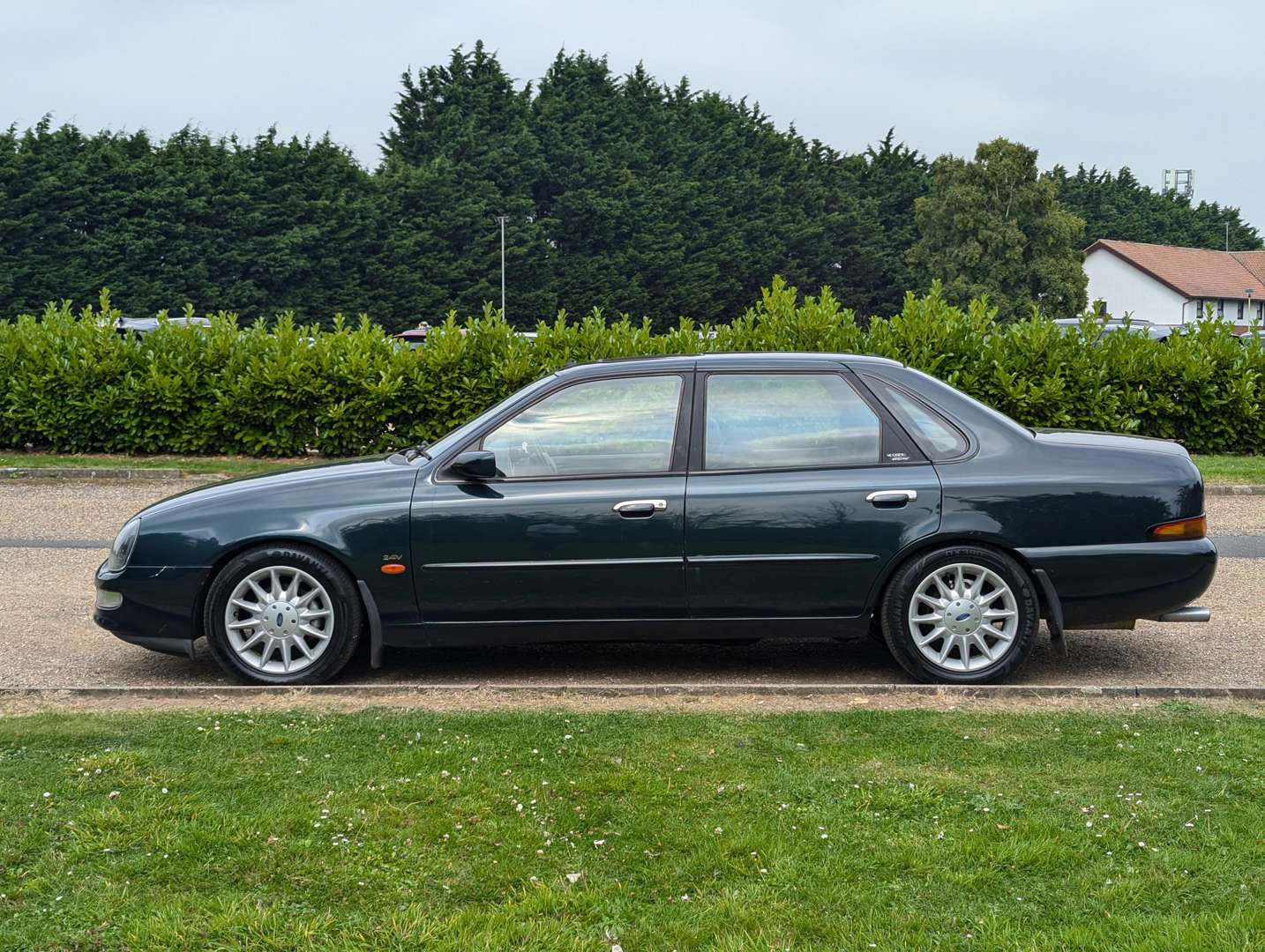 <p>2001 FORD SCORPIO ULTIMA 24V AUTO</p>