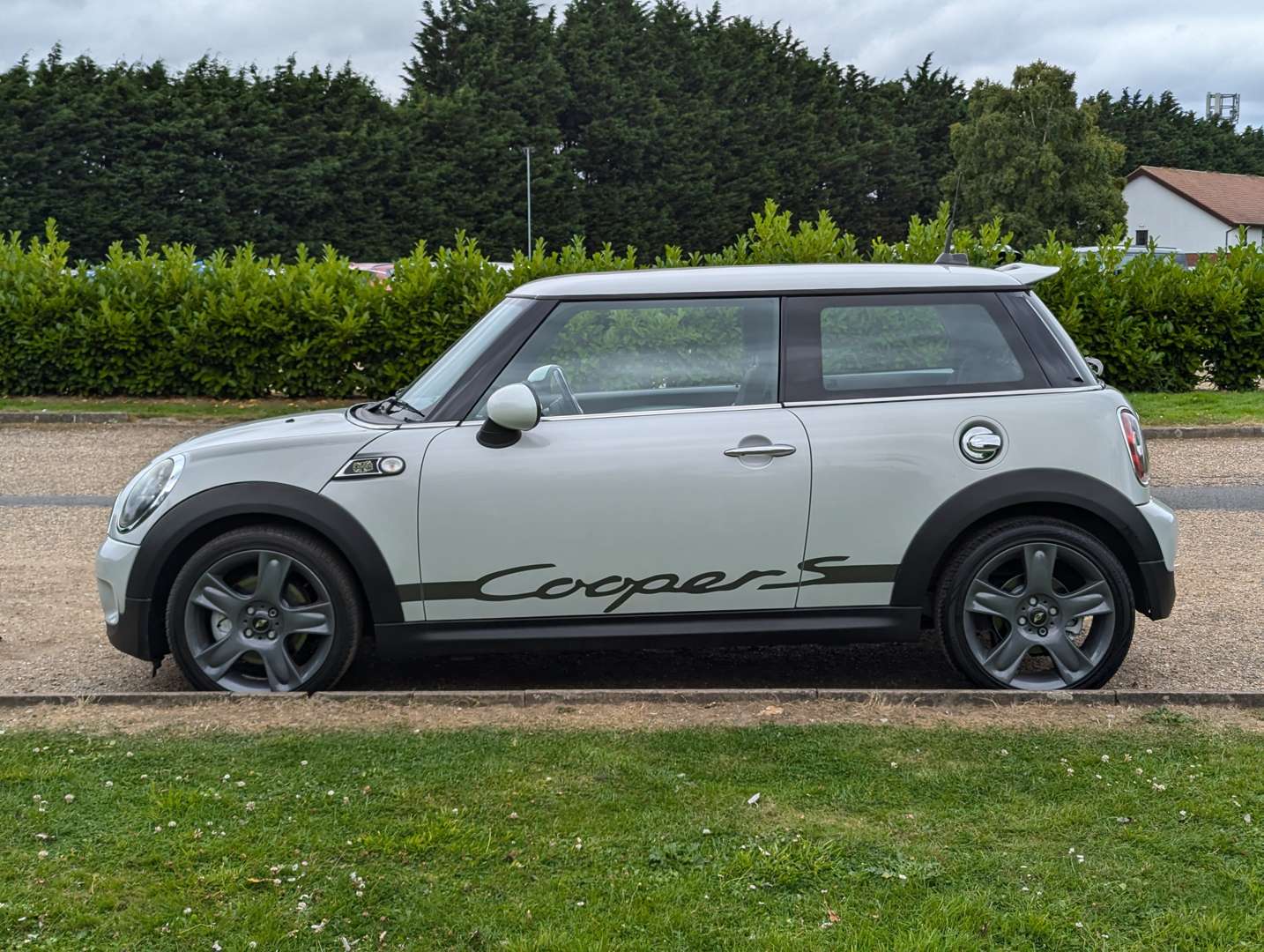 <p>2009 MINI COOPER S CAMDEN</p>