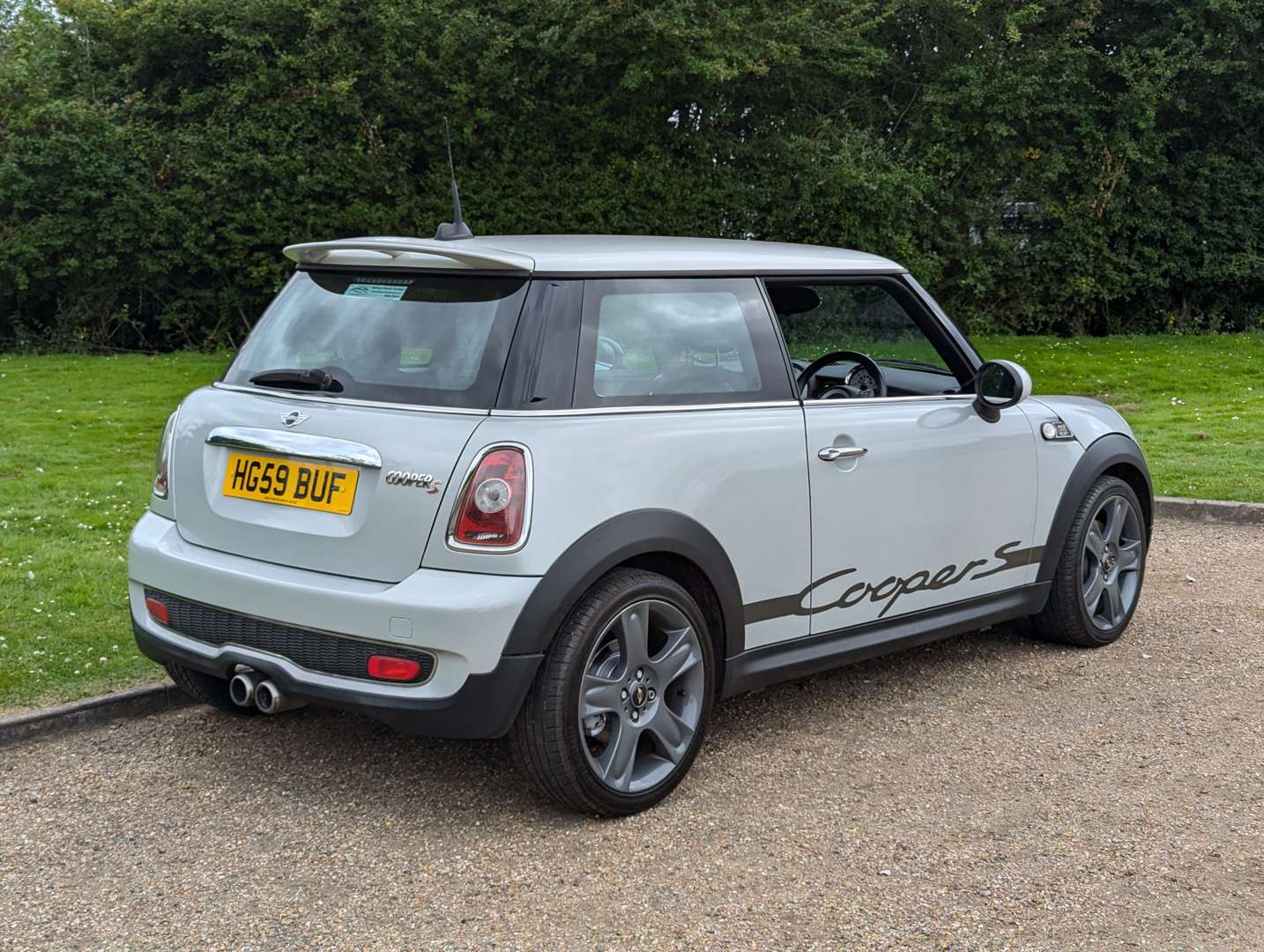 <p>2009 MINI COOPER S CAMDEN</p>