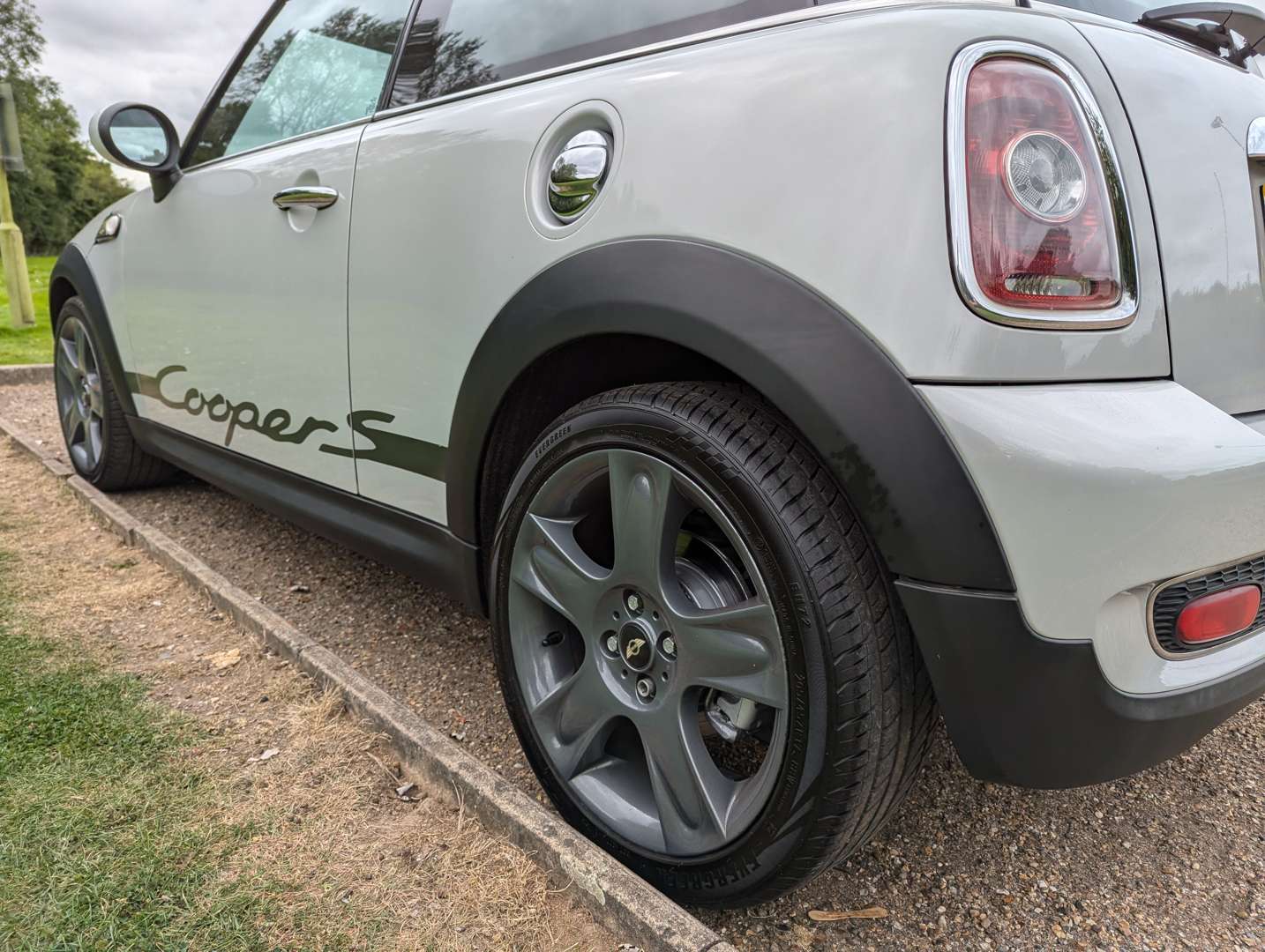 <p>2009 MINI COOPER S CAMDEN</p>