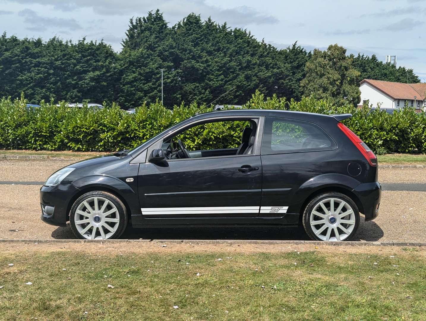 <p>2005 FORD FIESTA ST</p>