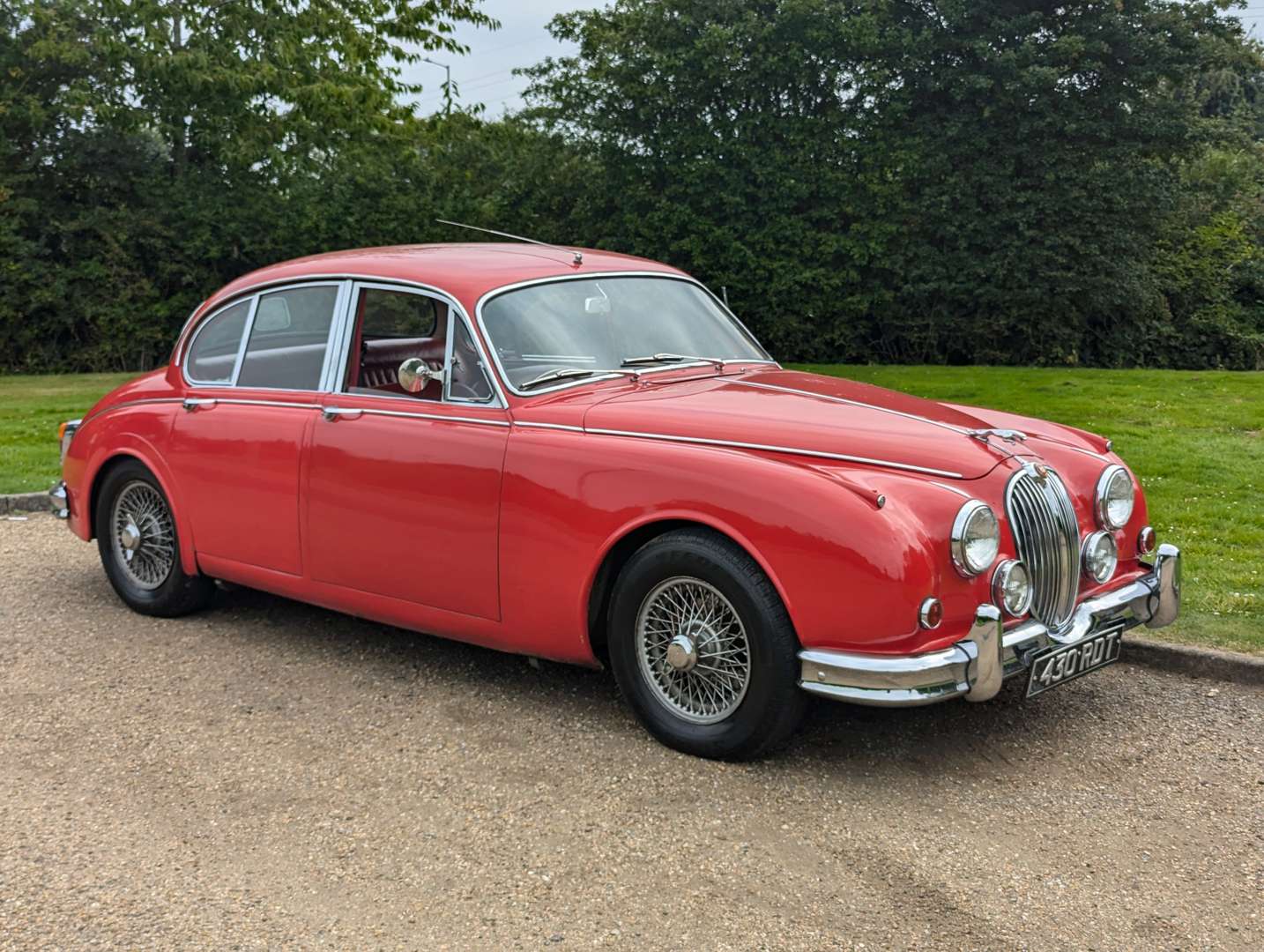 <p>1961 JAGUAR 4.2 MKII</p>