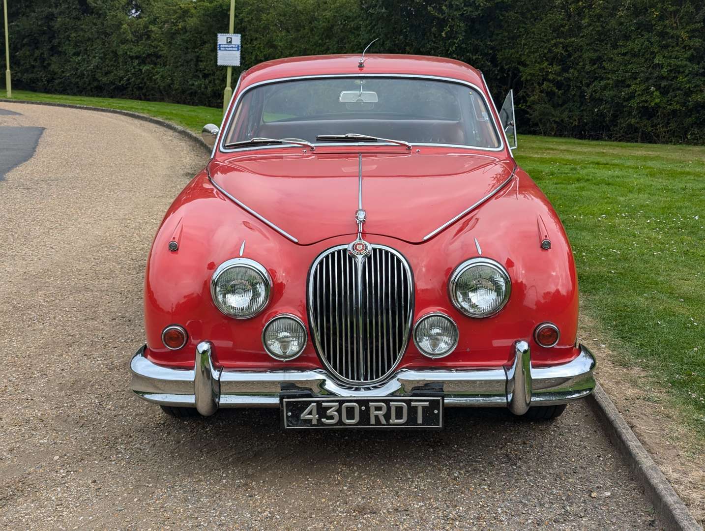 <p>1961 JAGUAR 4.2 MKII</p>