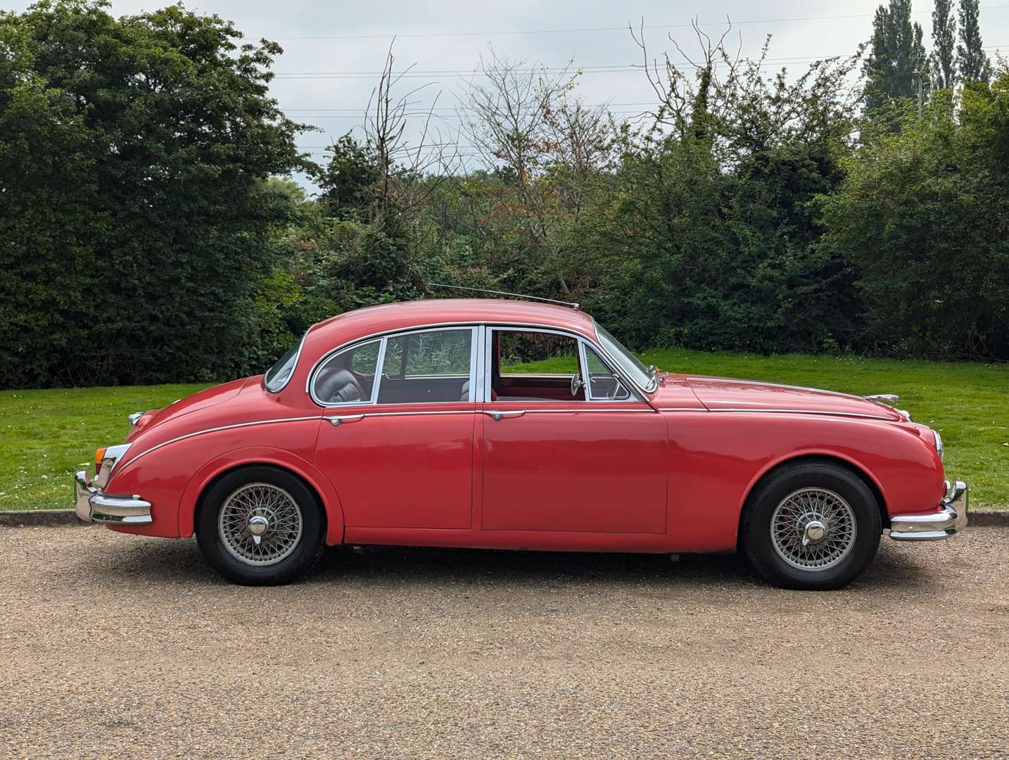 <p>1961 JAGUAR 4.2 MKII</p>