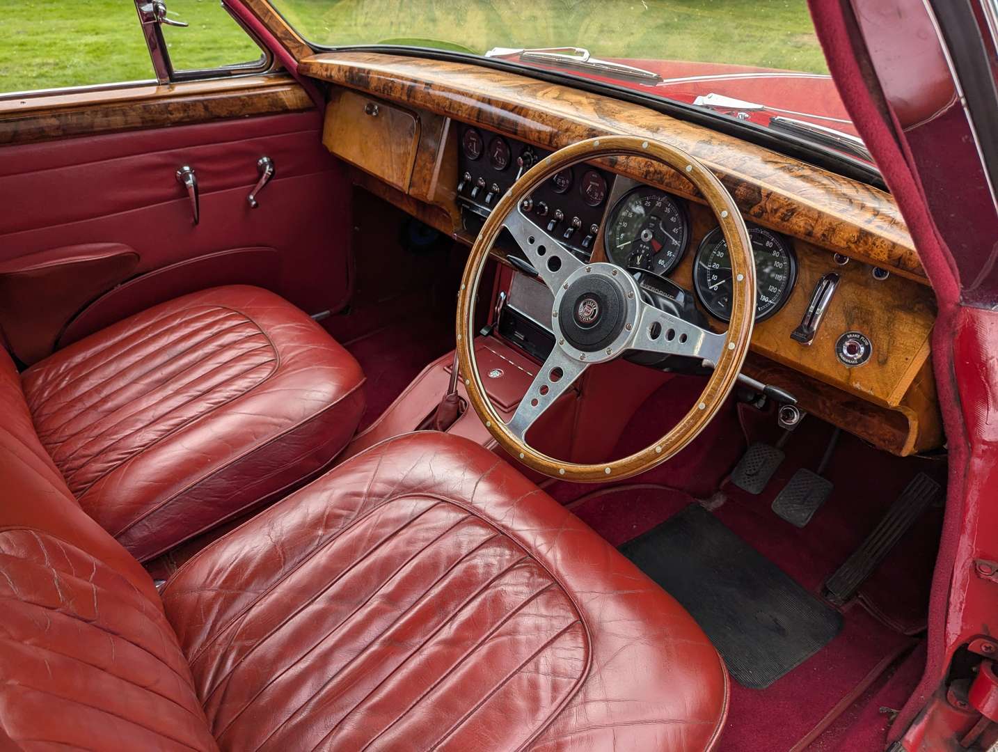 <p>1961 JAGUAR 4.2 MKII</p>