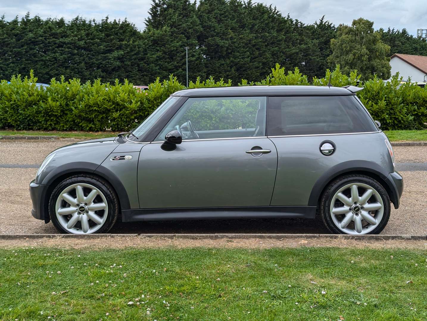 <p>2004 MINI COOPER S JCW&nbsp;</p>