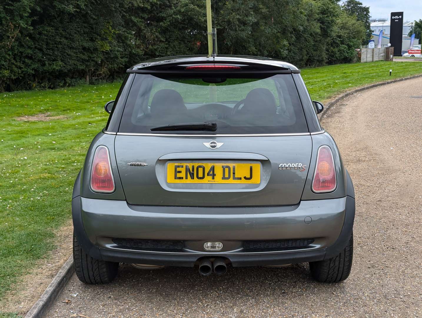 <p>2004 MINI COOPER S JCW&nbsp;</p>