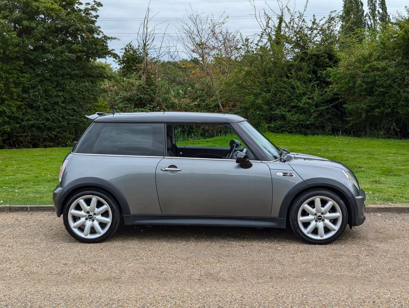 <p>2004 MINI COOPER S JCW&nbsp;</p>