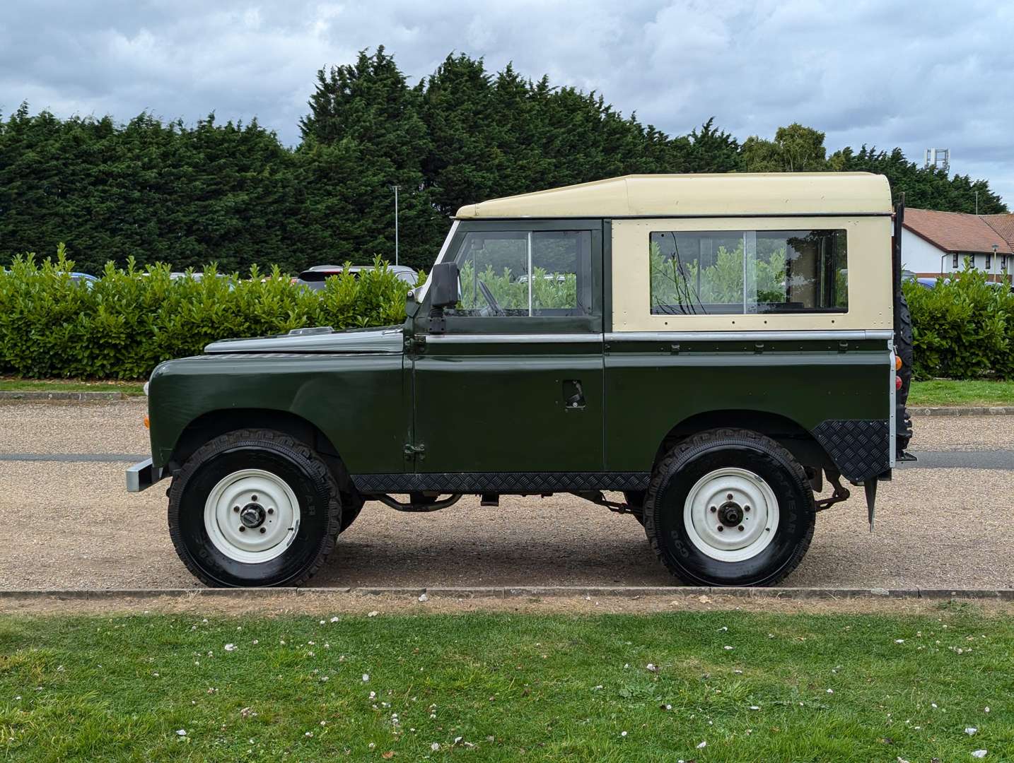 <p>1962 LAND ROVER SIIA&nbsp;</p>