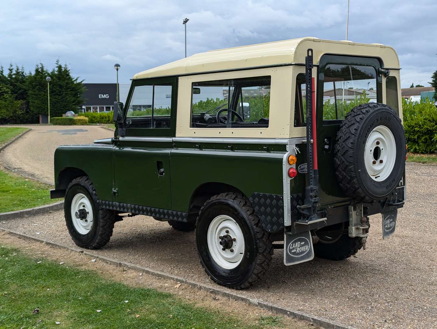 <p>1962 LAND ROVER SIIA&nbsp;</p>