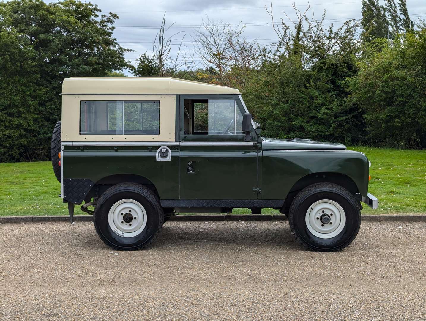 <p>1962 LAND ROVER SIIA&nbsp;</p>