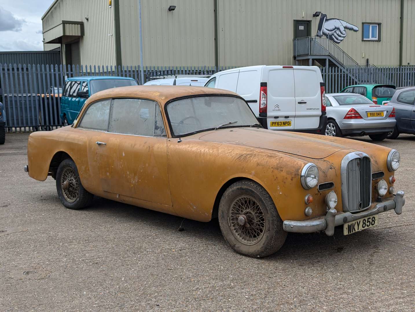 <p>1962 ALVIS TD21</p>