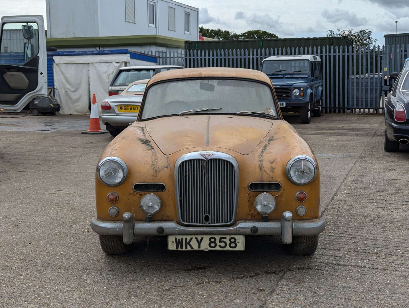 <p>1962 ALVIS TD21</p>