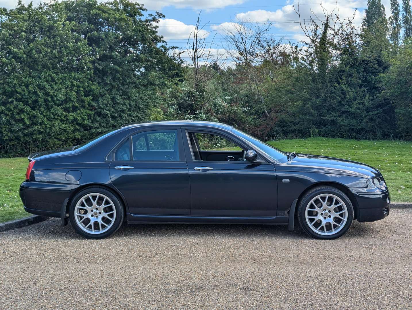 <p>2003 MG ZT+ 2.5 V6&nbsp;</p>