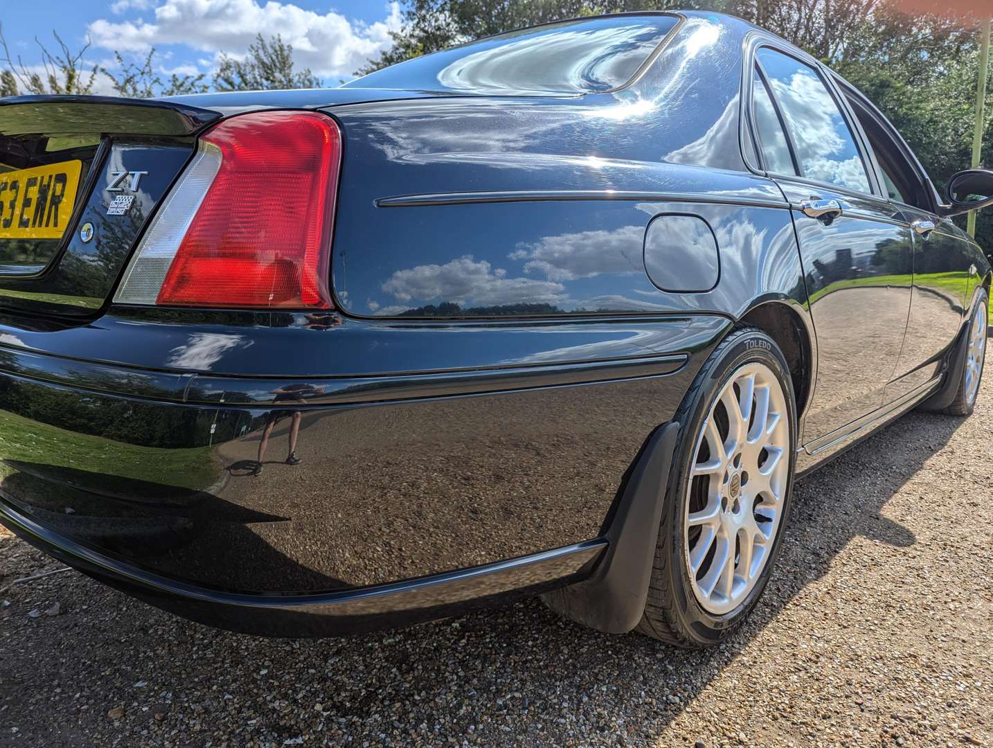 <p>2003 MG ZT+ 2.5 V6&nbsp;</p>